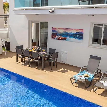 The Second Diamond Protara - 2' Walk To Protaras