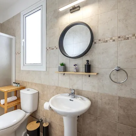 The Second Diamond Protara - 2' Walk To *