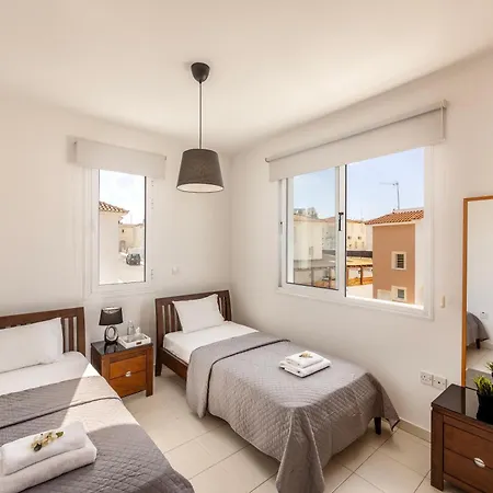 The Second Diamond Protara - 2' Walk To *