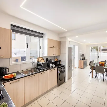 The Second Diamond Protara - 2' Walk To