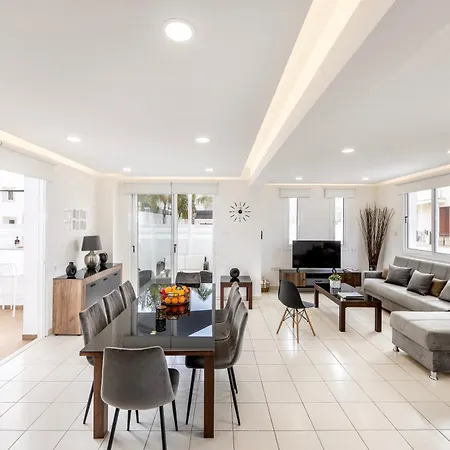 The Second Diamond Protara - 2' Walk To Protaras