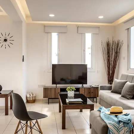 The Second Diamond Protara - 2' Walk To