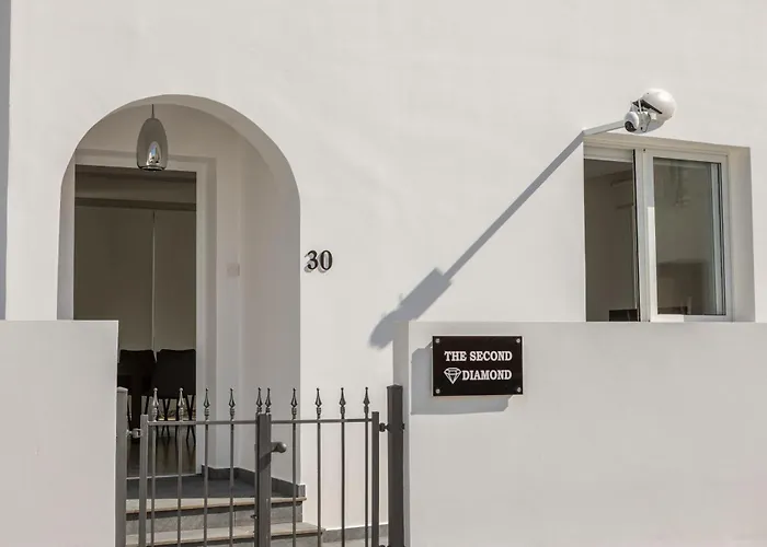 The Second Diamond Protara - 2' Walk To