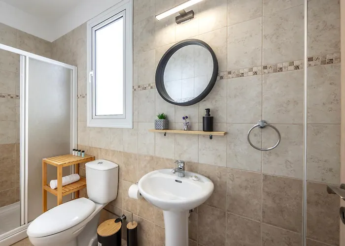 The Second Diamond Protara - 2' Walk To *