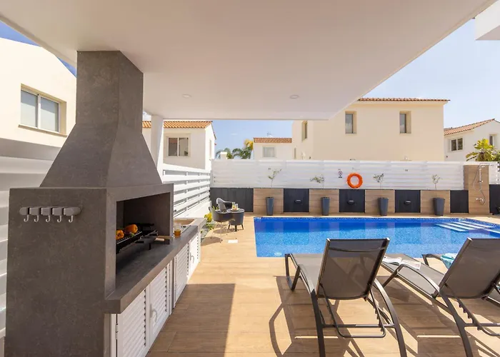 The Second Diamond Protara - 2' Walk To * Protaras