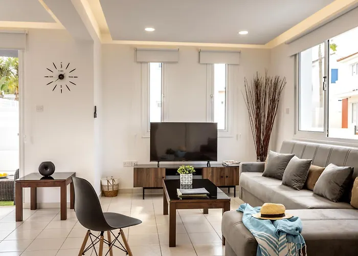 The Second Diamond Protara - 2' Walk To