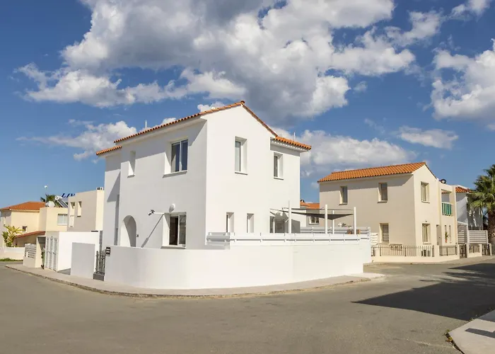 The Second Diamond Protara - 2' Walk To