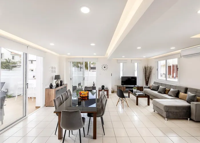 The Second Diamond Protara - 2' Walk To Protaras